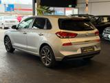 Hyundai i30*Trend*Automatik*Garantie*Navi*Kamera*LRH*SHZ - Hyundai i30 mit Diesel-Antrieb: Limousine, Automatik