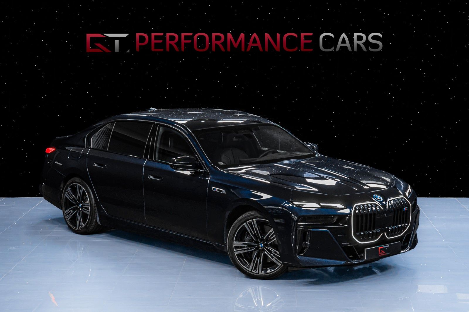 BMW M760 e xDrive Theatre B&amp;W Executive Pano Sky DAP