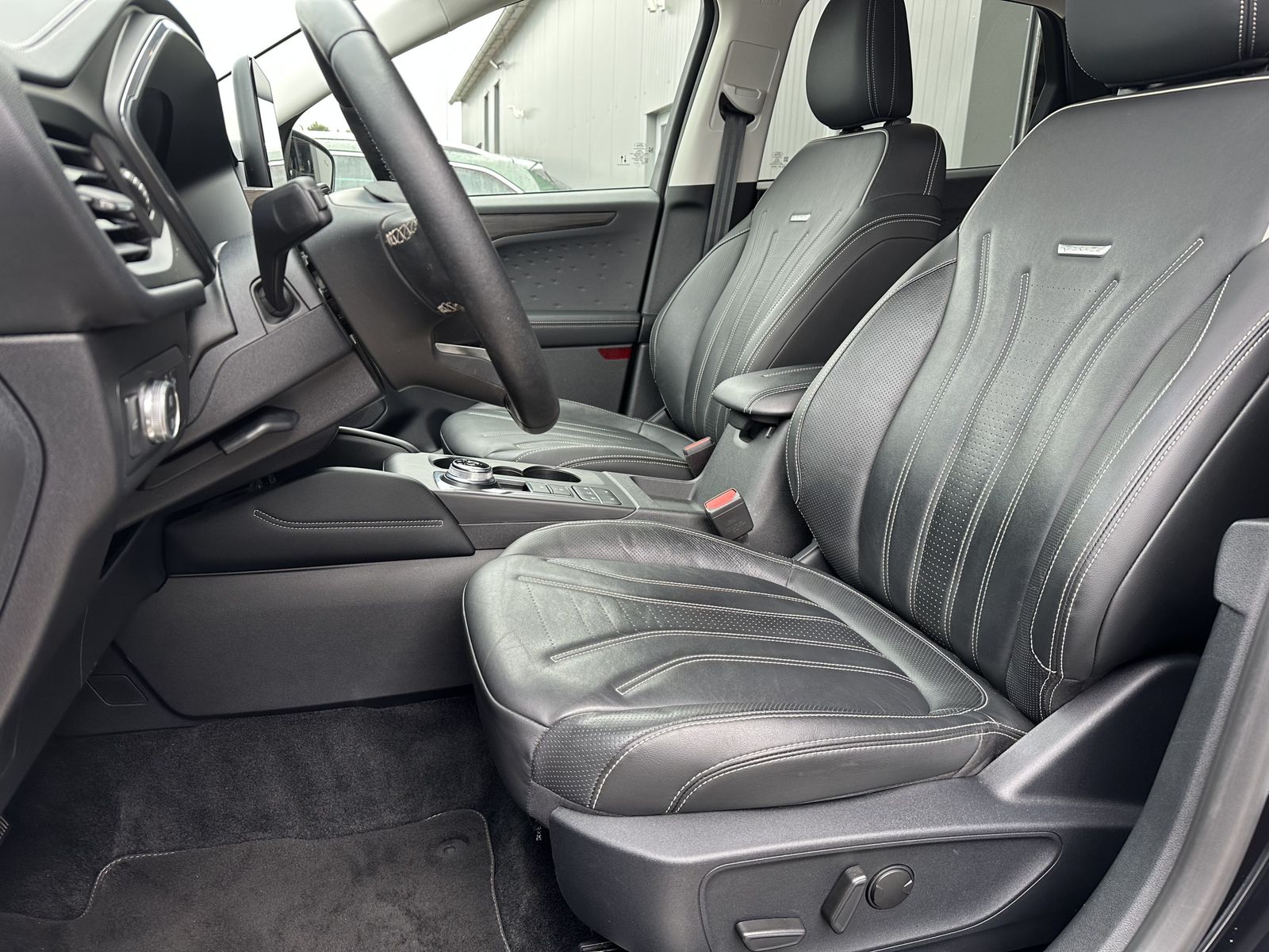 Fahrzeugabbildung Ford Kuga 2.0 EB 4x4 Vignale NAV+LED+AHK+VCOCK+HEADUP