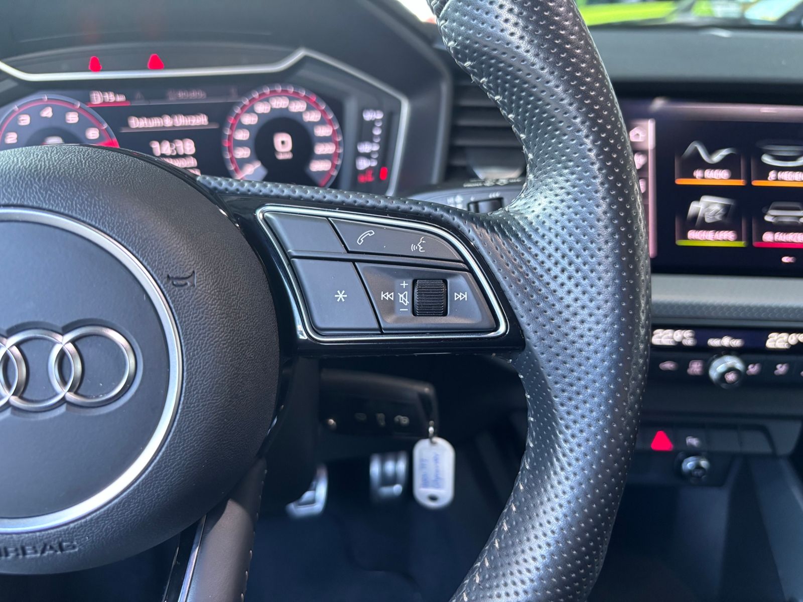 Fahrzeugabbildung Audi A1 citycarver 35 TFSI S-Line CARPLAY AHK LED