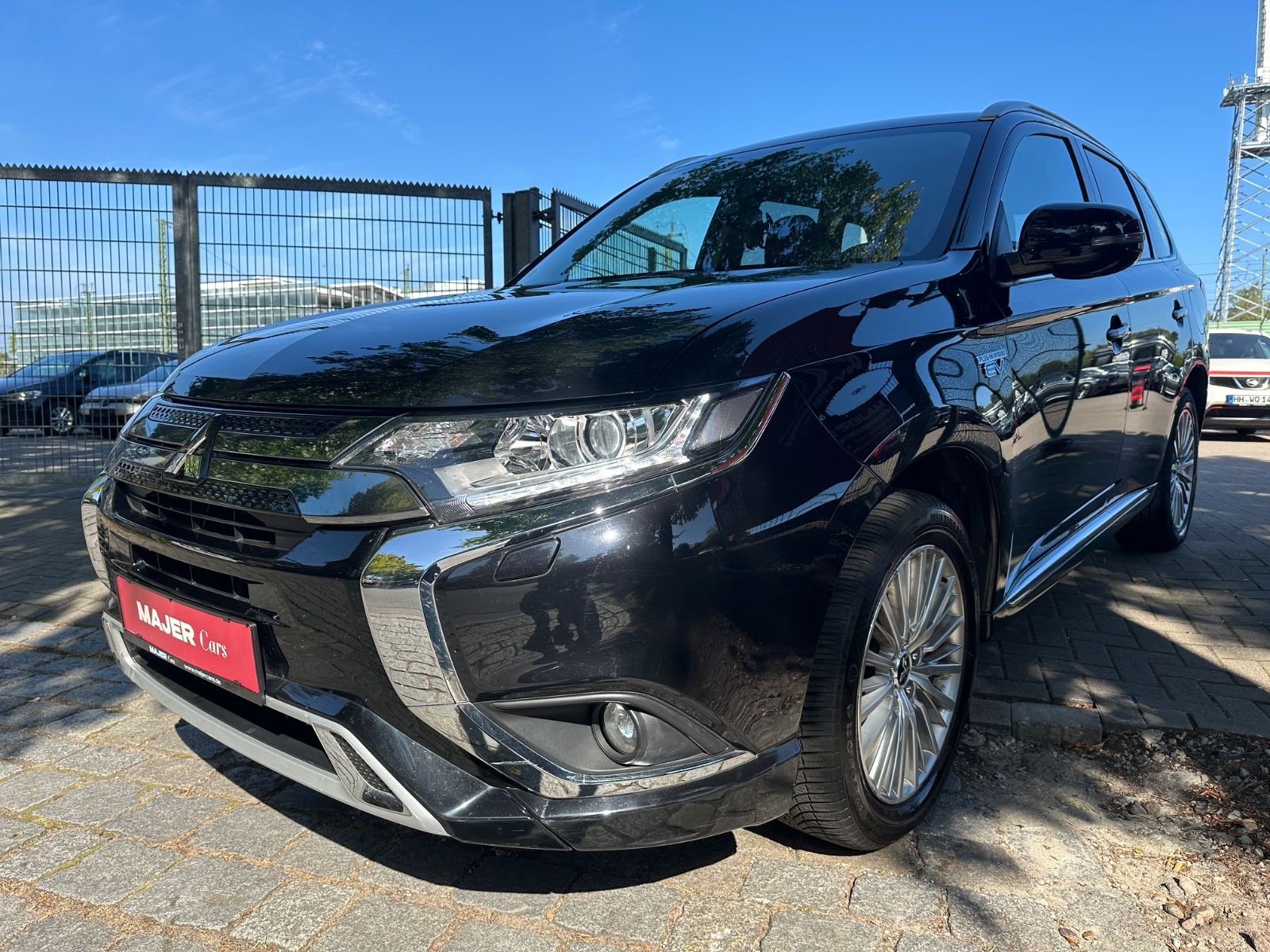 Fahrzeugabbildung Mitsubishi Outlander PHEV4WD*LED*TEMPO*CAM*PDC*SHZ