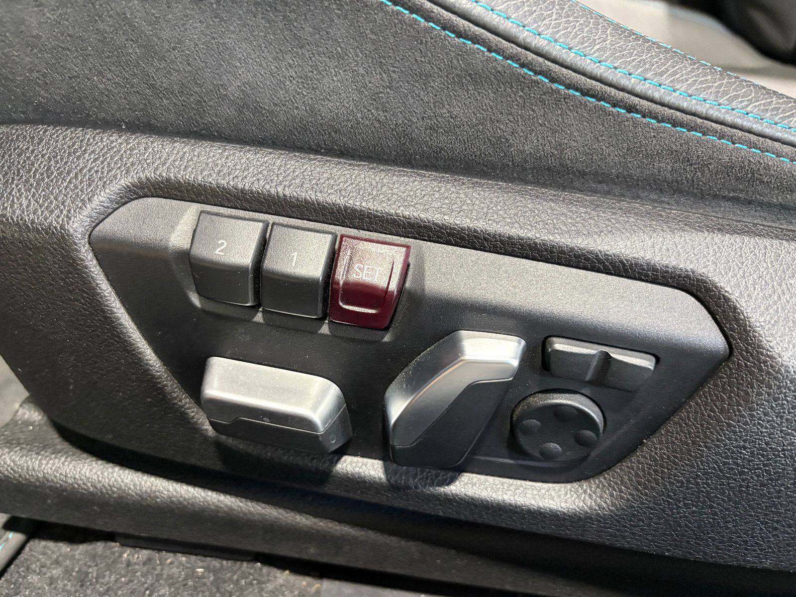 Fahrzeugabbildung BMW M2 Coupe Competition/MEMORY/CARBON/NAVI/PDC