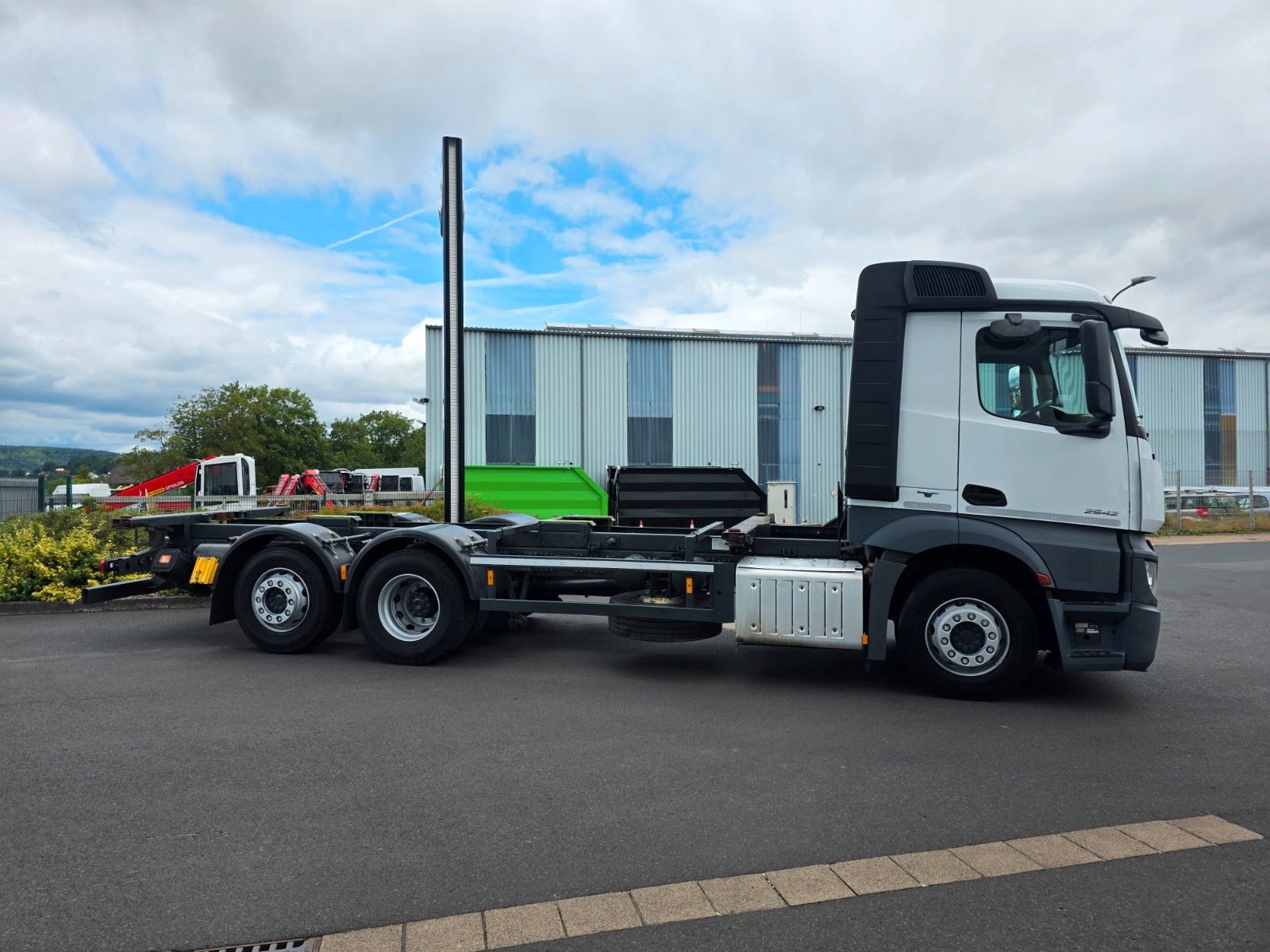 Fahrzeugabbildung Mercedes-Benz Actros 2542 L 6x2 BDF Retarder ADR