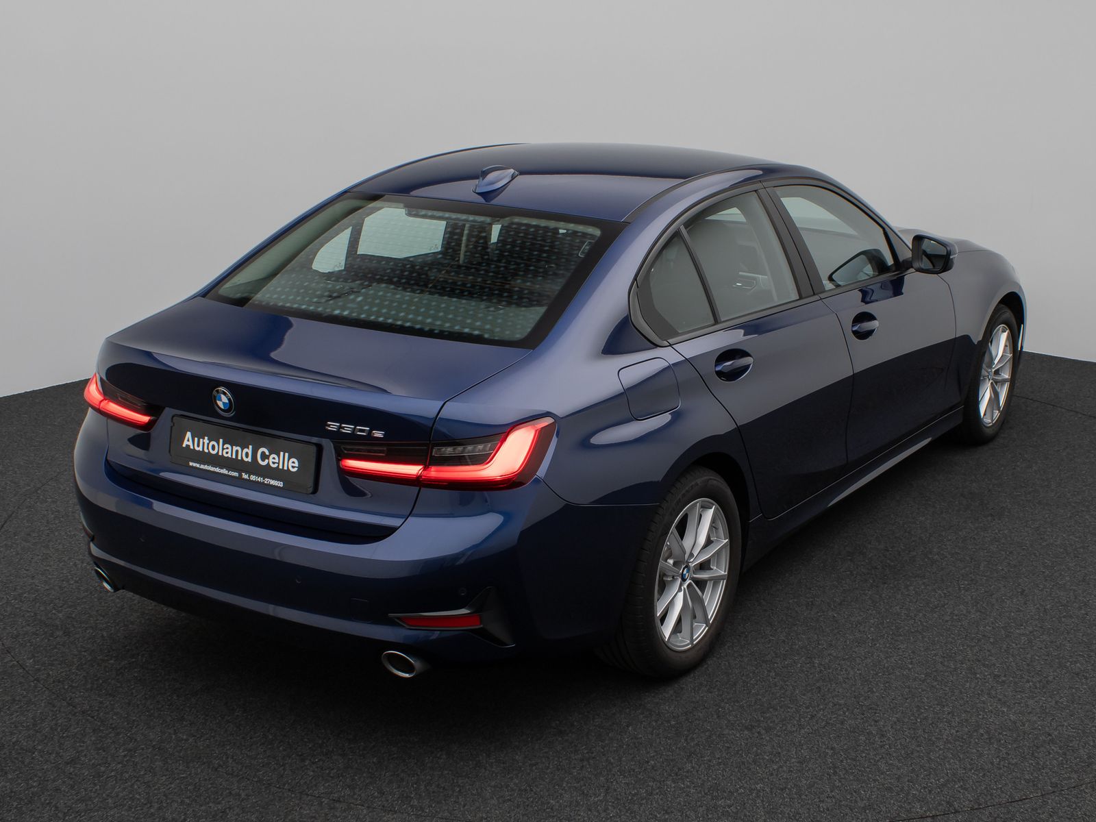 Fahrzeugabbildung BMW 330e  CockPitPro PDC Alarm Geschwindigkeitsreg