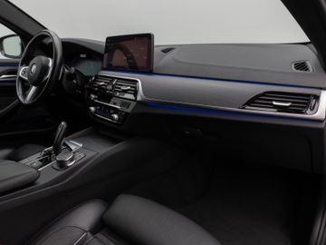 Fahrzeugabbildung BMW 530d Tour Luxury HUD ACC H/K AHK Komfortsitz 20"