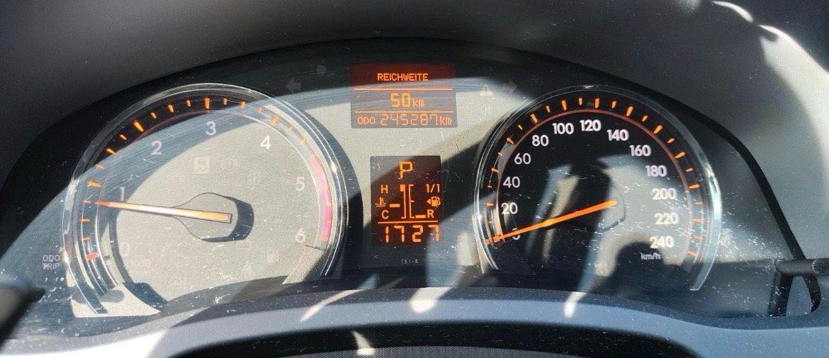 Toyota Avensis 2011 — photo 9