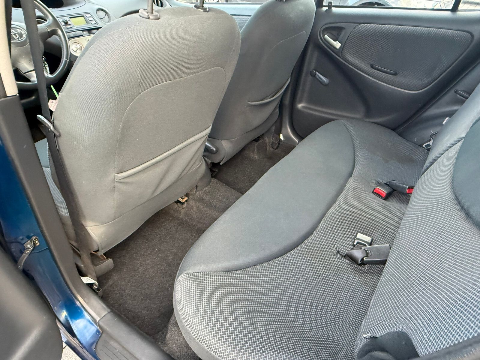Fahrzeugabbildung Toyota Yaris 1.0 Sol