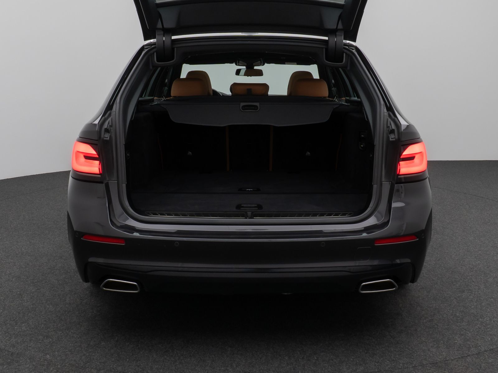 Fahrzeugabbildung BMW 520d Panorama DAB Leder AHK Alarm M Sport 18Zoll