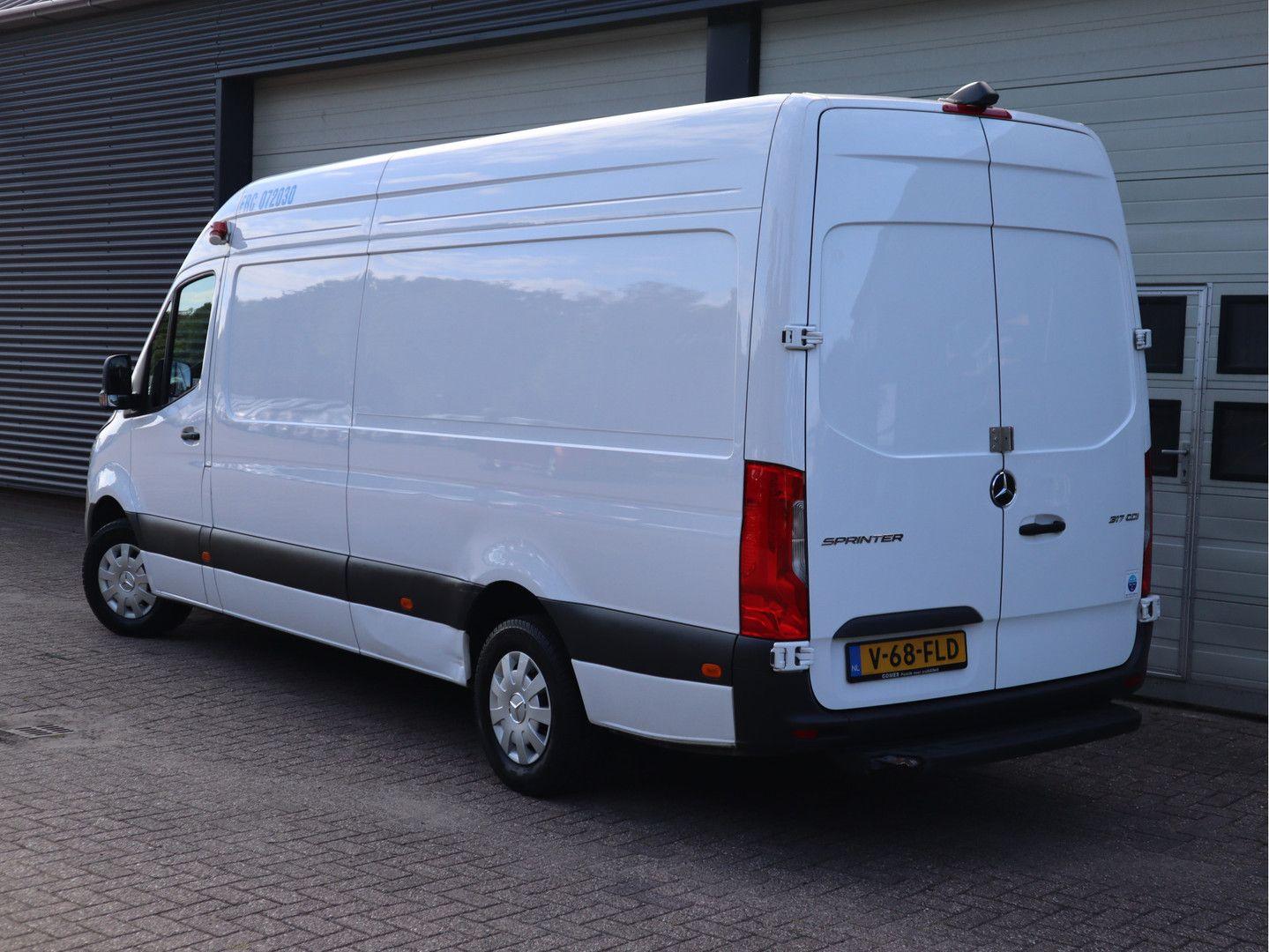 Mercedes-Benz Sprinter 317 CDI Automaat L3H2 - Pharma Medizin