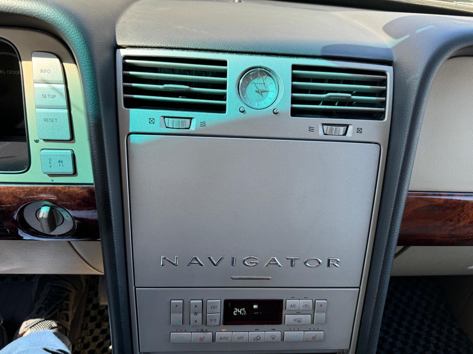 Lincoln Navigator 5.4 V8 * 1. HAND * 8-Sitzer * Allrad *