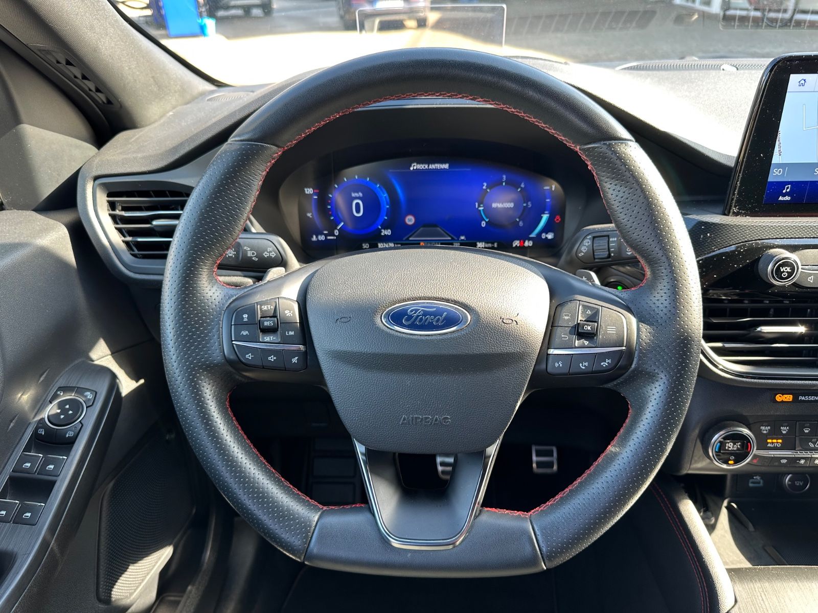 Fahrzeugabbildung Ford Kuga 2.0 EB ST-Line X 4x4/AHK/LED/B&O/HUD
