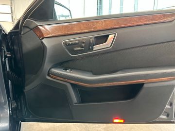 MYAUTOCENTER – Gebraucht- und Jahreswagen mit Werkstattservice in Pfaffenhofen Mercedes-Benz E 220 CDI Limousine BlueEfficiency *2. Hand*SHZ*