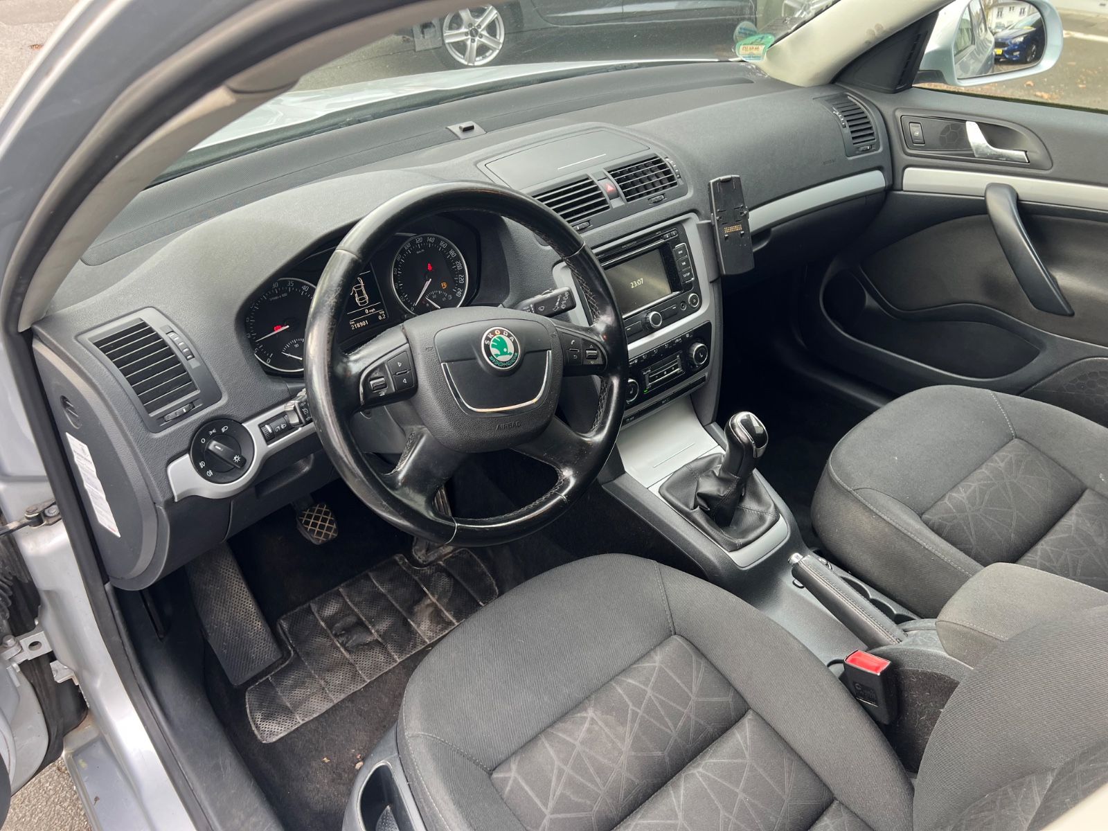 Fahrzeugabbildung SKODA Octavia 1.6 TDI Combi Family * NAVI *AHK*