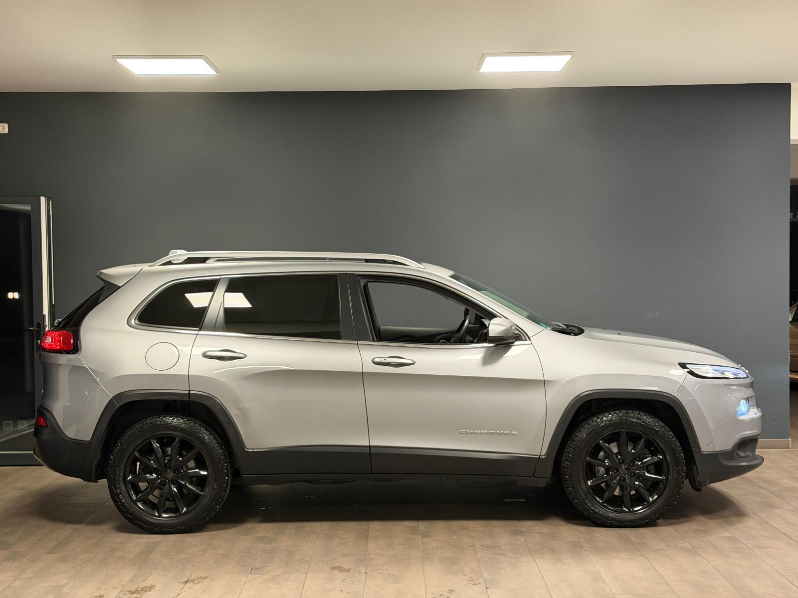 JEEP CHEROKEE 2.0 M-JET 170ch LIMITED 4WD BVA Toit pano Sièges chauffants cuir Historique présent