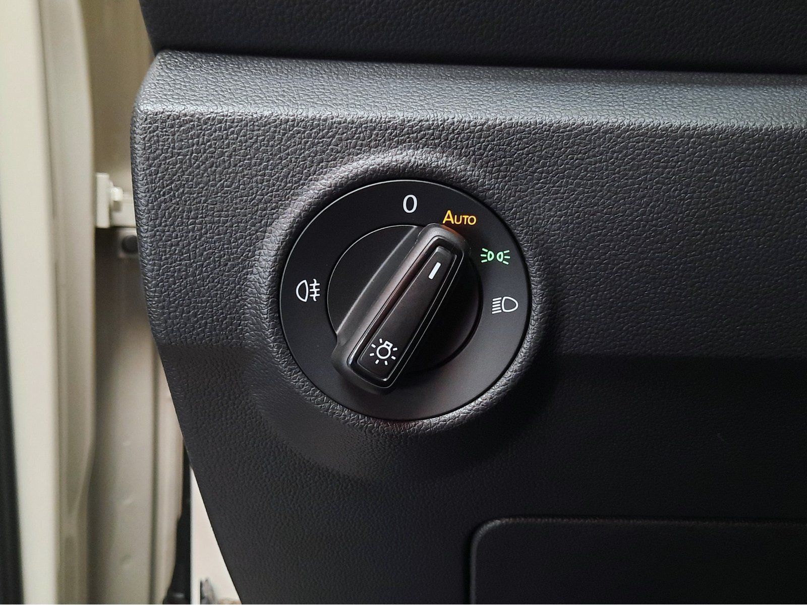 Fahrzeugabbildung Volkswagen T-Roc Life TSI *LED*Sitzhzg*PDC*App-Conn.*ACC*