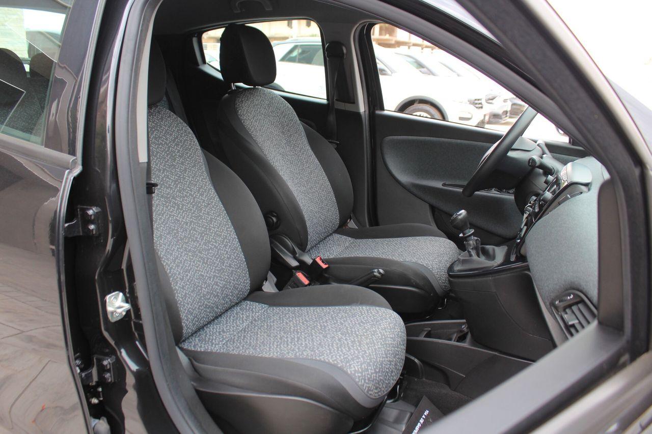 Lancia Ypsilon 1.0 FireFly 5 porte S&S Hybrid Ec