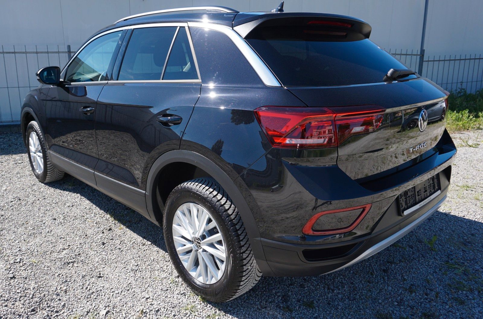 Fahrzeugabbildung Volkswagen T-Roc Life Navi,LED,Park/Lane Assist,SH