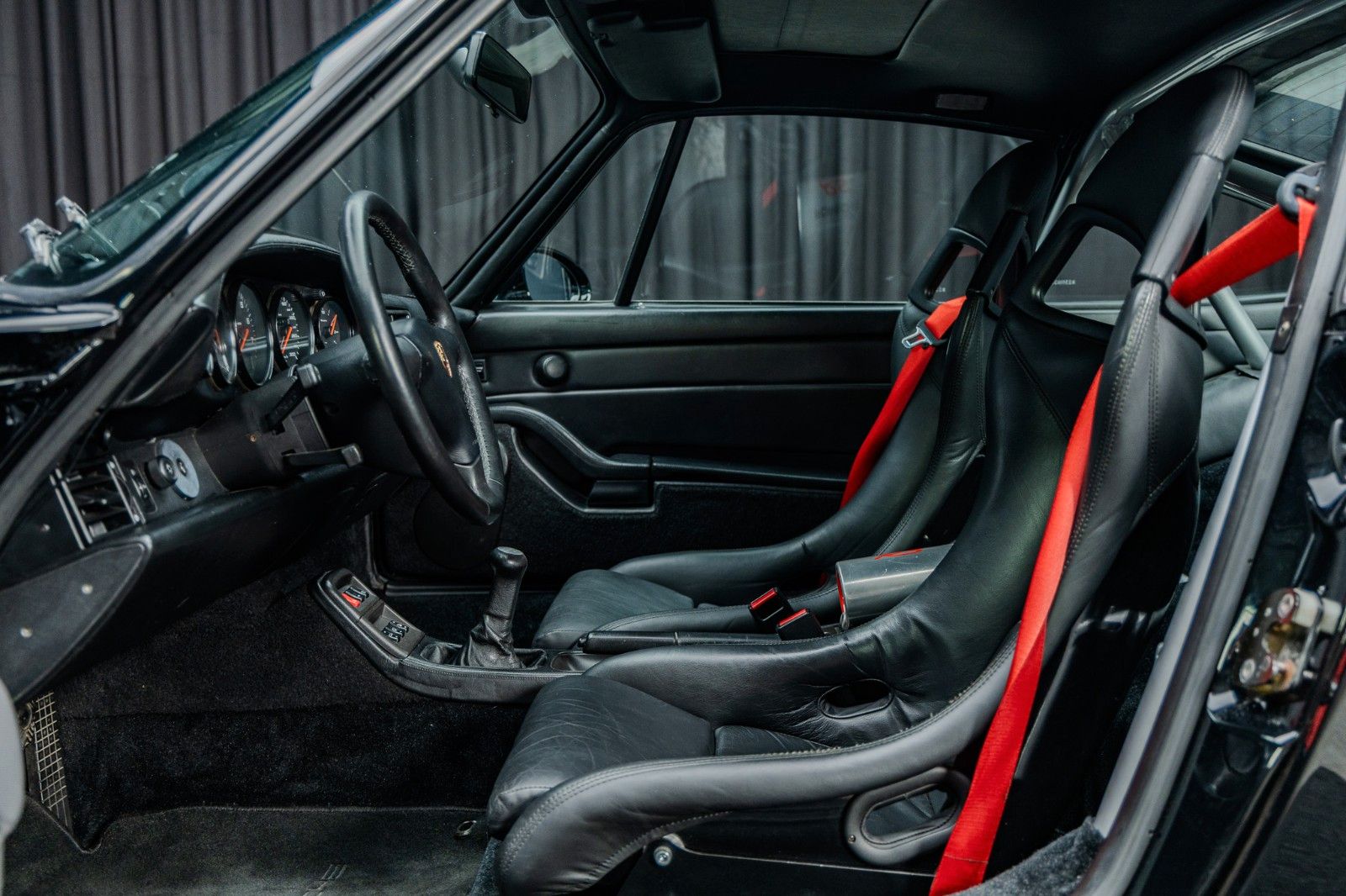 Fahrzeugabbildung Porsche 993 Carrera 4S + Bilstein + RS Sitze + Käfig