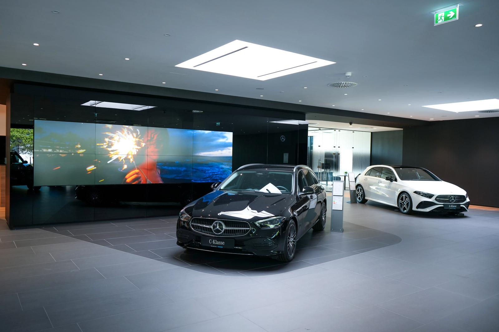 showroom-image-top