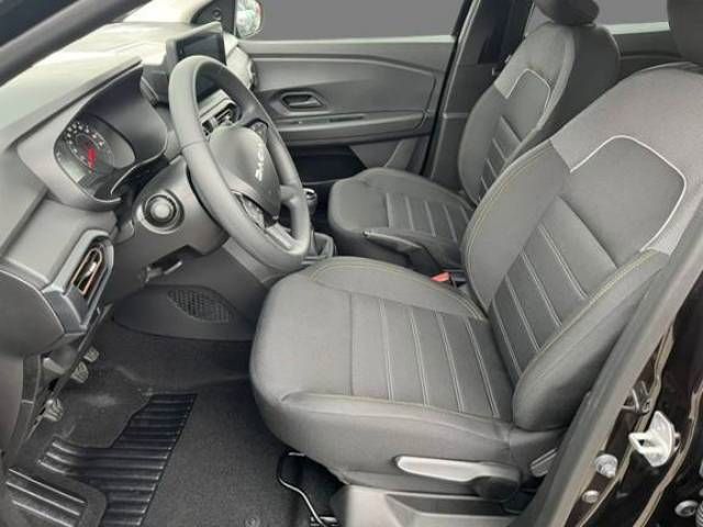 Fahrzeugabbildung Dacia Sandero Stepway Essential TCe 90