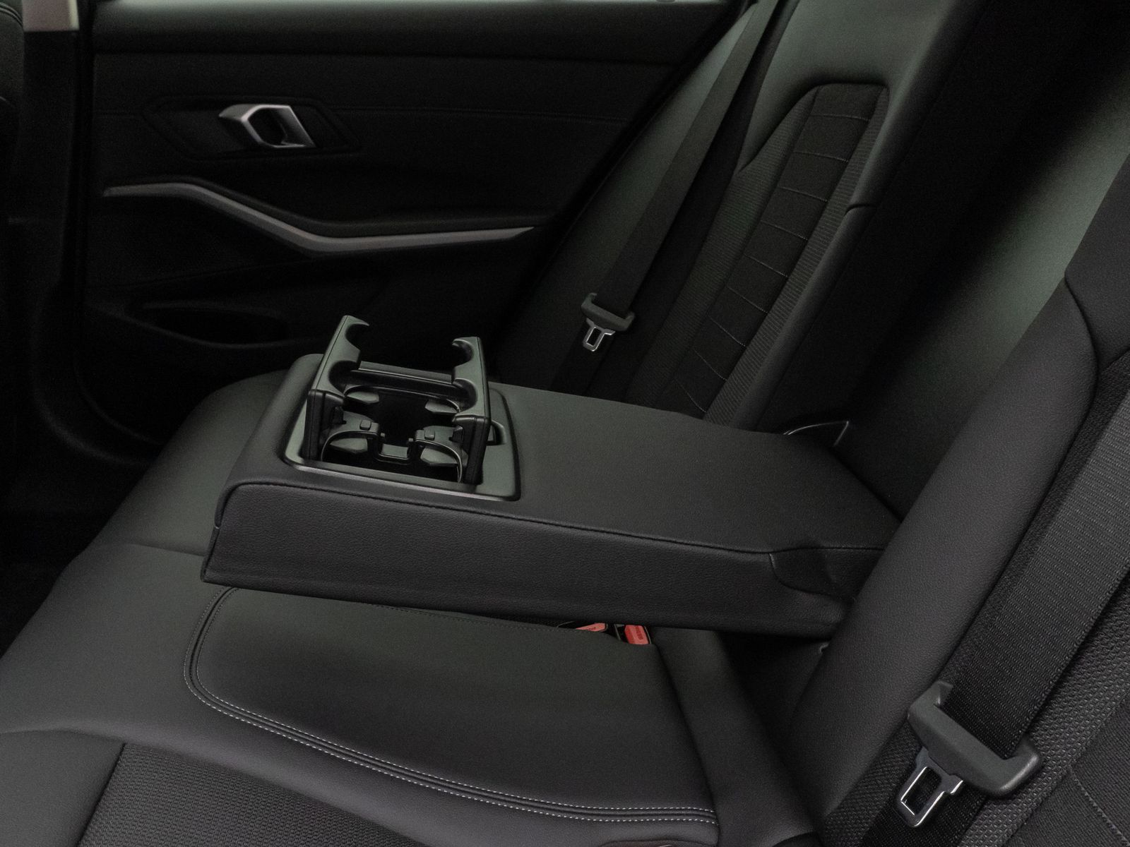 Fahrzeugabbildung BMW 320d xD ACC HUD Kamera DAB Sportsitze Teilleder