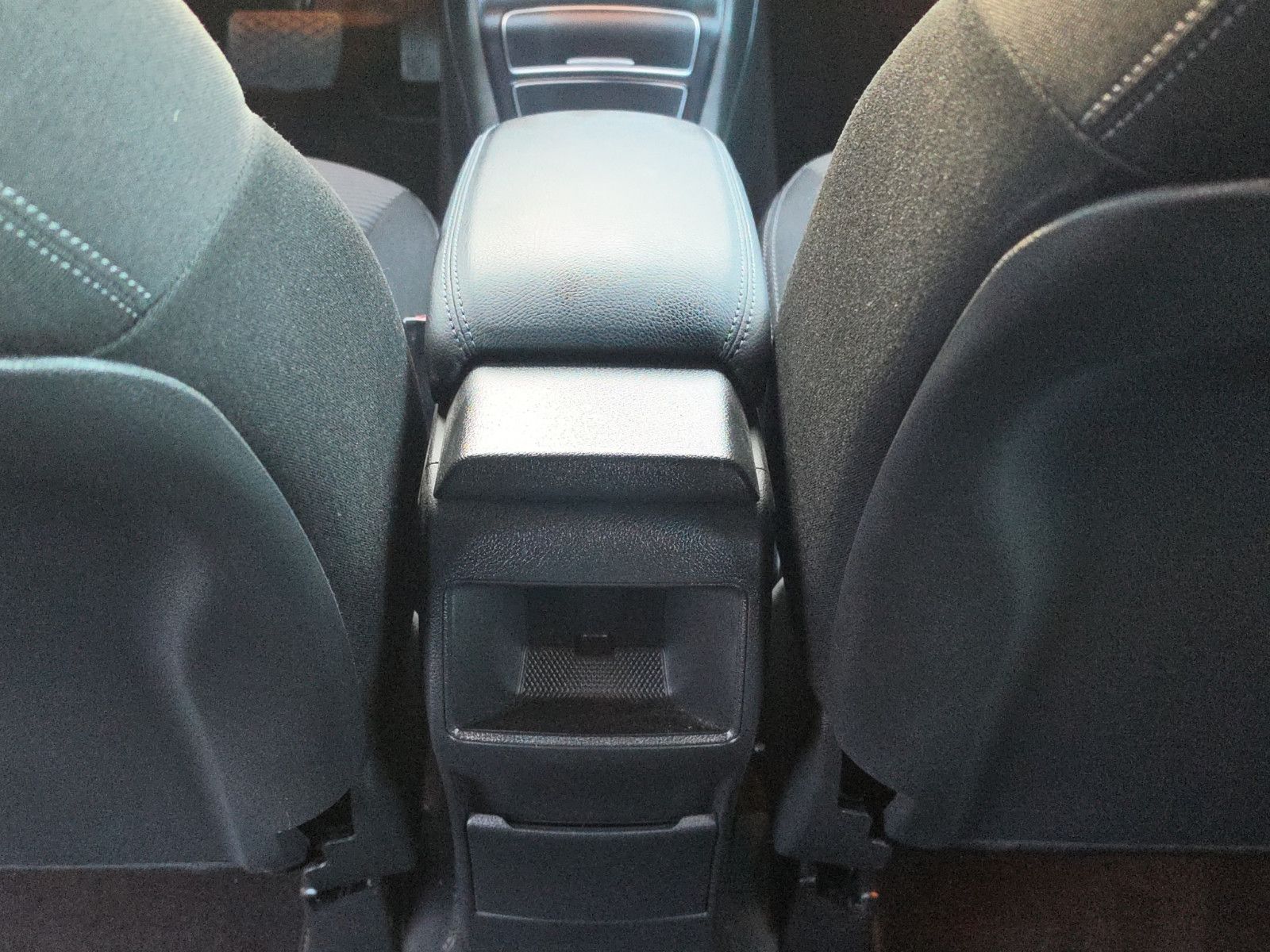 Fahrzeugabbildung Mercedes-Benz B 180 AUTOMATIK KAMERA TEMPOMAT SITZHEIZUNG NAVI