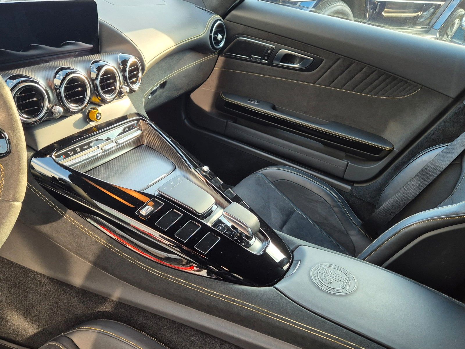 Fahrzeugabbildung Mercedes-Benz AMG GT R Designo Magno/Carbon/Burmester/1A