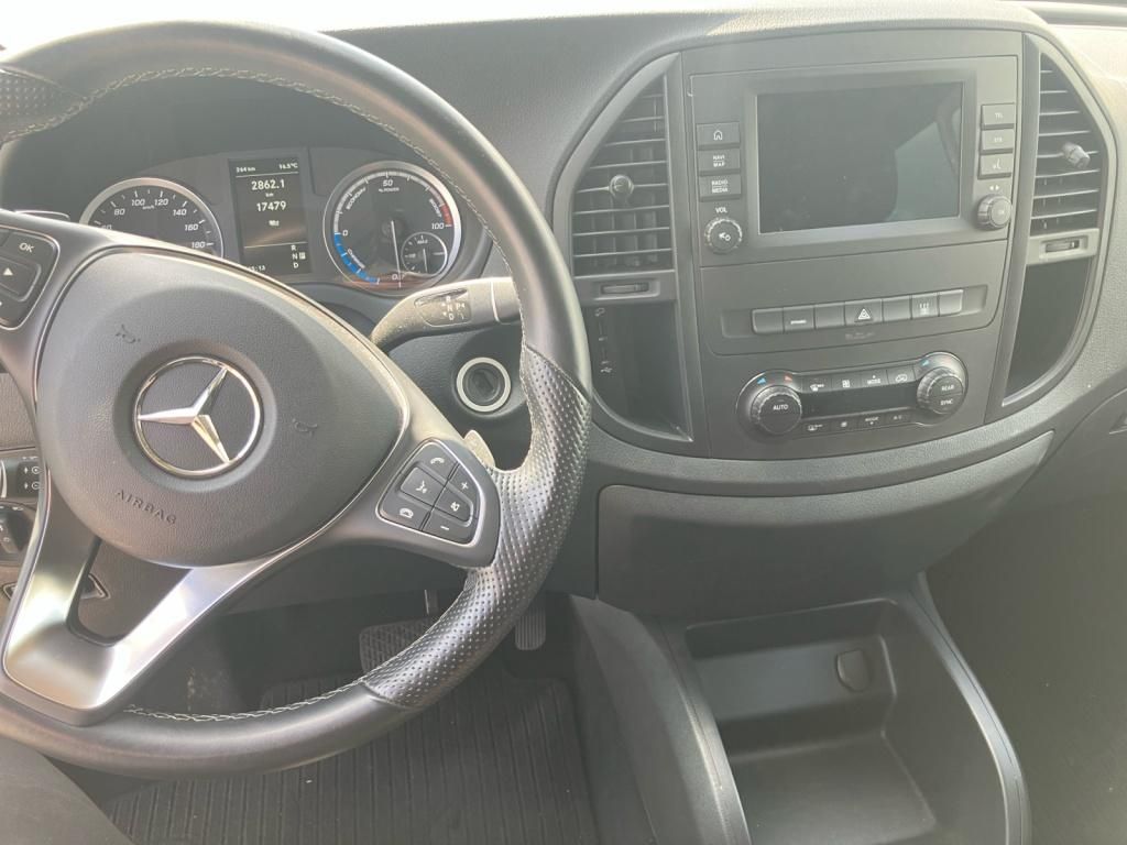 Fahrzeugabbildung Mercedes-Benz eVito 126 Tourer Pro Extralang 9 Sitze Airmatic