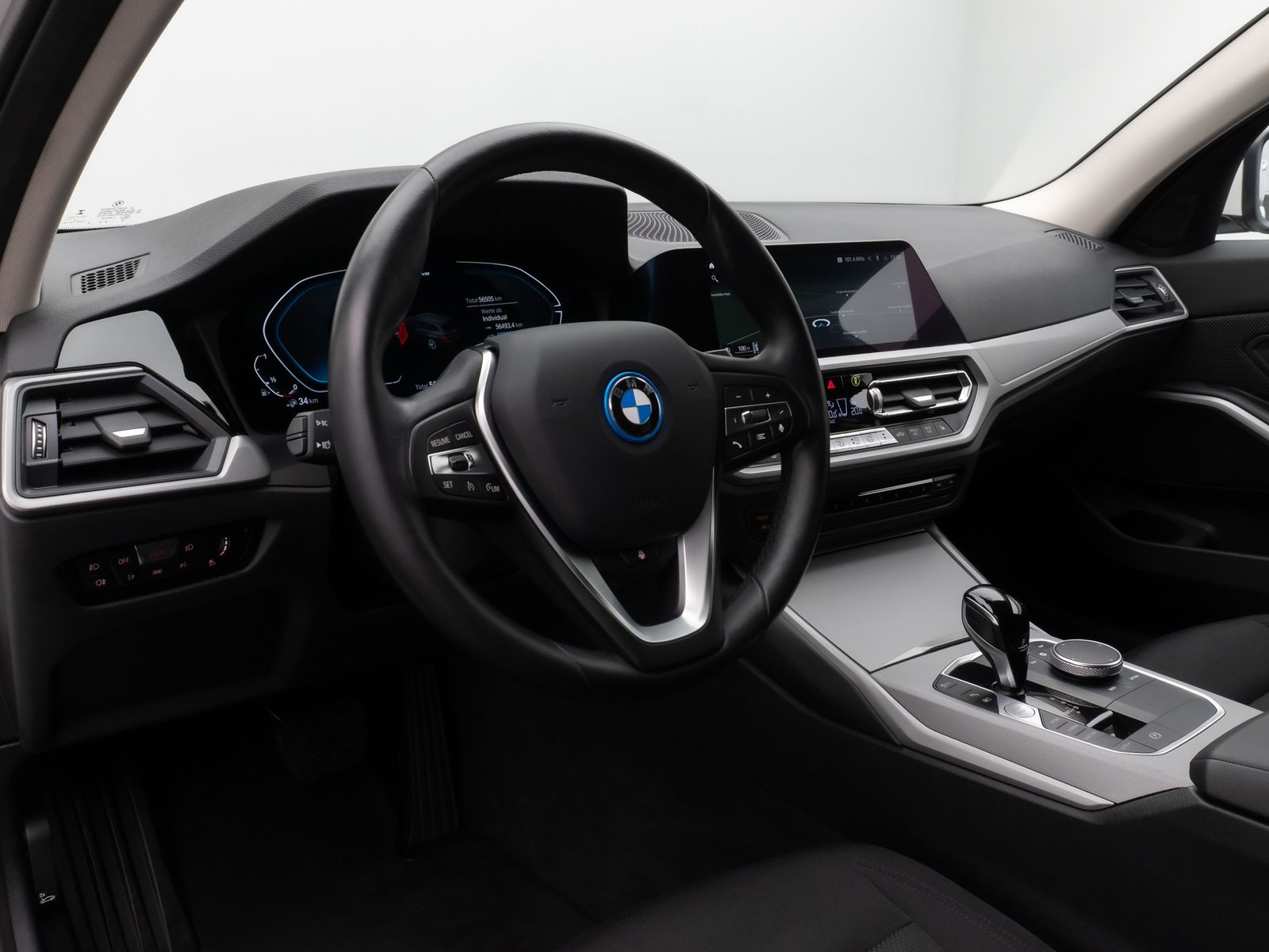 Fahrzeugabbildung BMW 320e  Kamera Laser HUD DAB HiFi Komfort Alarm