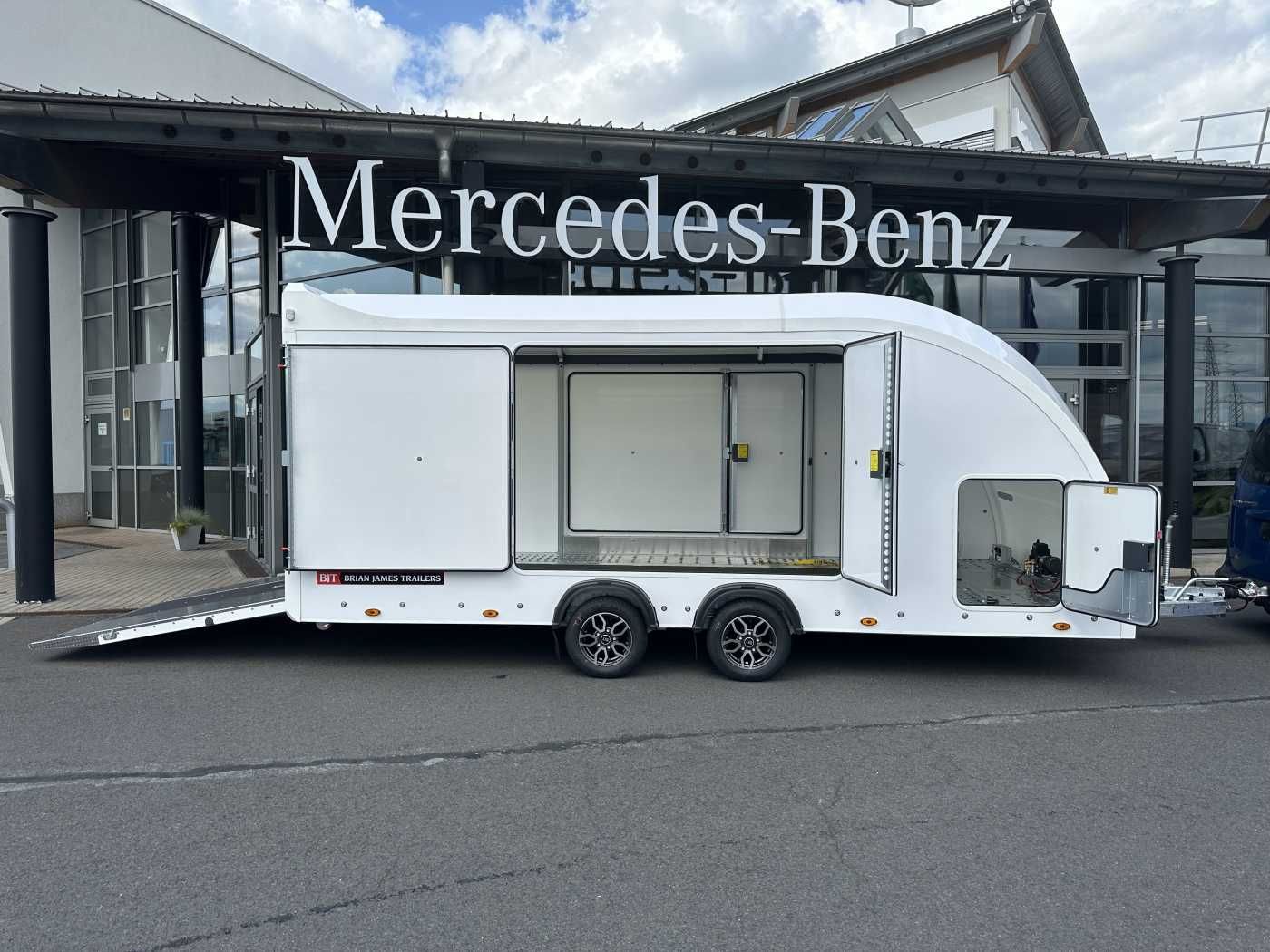 Fahrzeugabbildung Brian James Brian James Race Sport Länge: 5,03 m / 3.000 kg