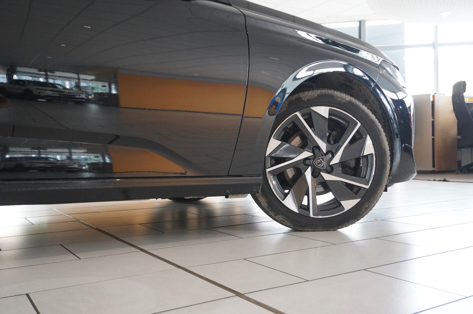 Fahrzeugabbildung Peugeot 308 SW 1.5D ALLURE NAVI/LED/360°/SPORT/SH/VIRT.