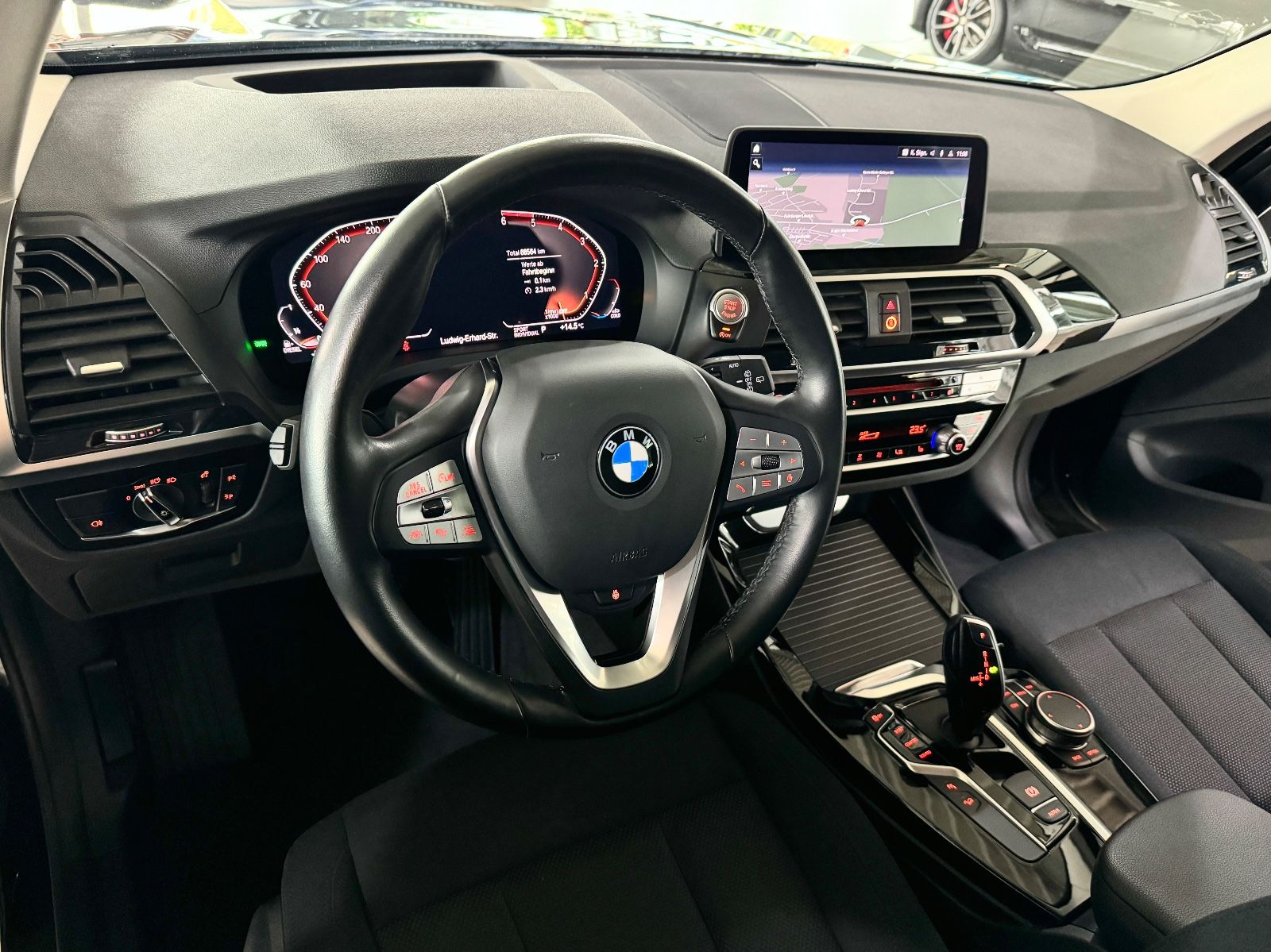 Fahrzeugabbildung BMW X3 xD20 d H/K HUD DAB ACC PDC DisplayKey Alarm