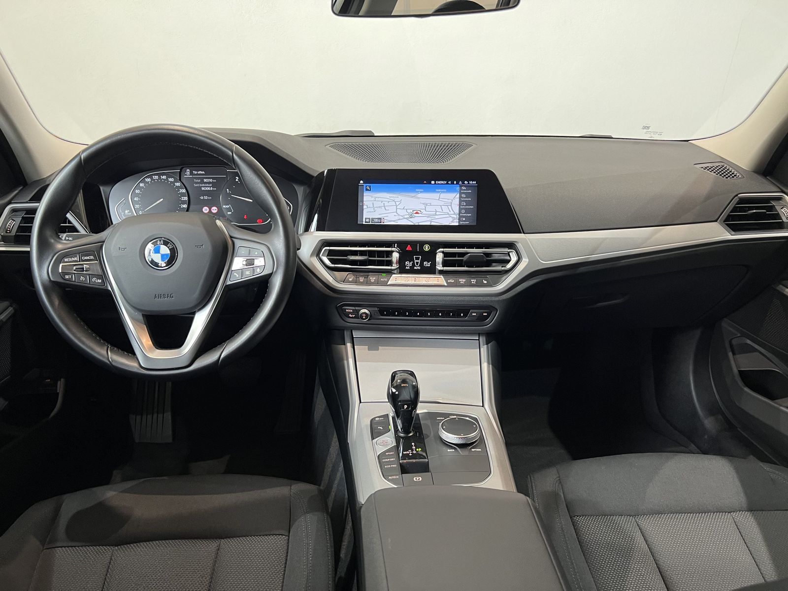 Fahrzeugabbildung BMW 320d DAB Tempomat AHK Shz PDC