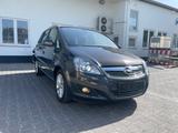 Opel Zafira 7-Sitze*Navi+Klima+Bi-Xenon+Tempomat+PDC* - Opel Zafira in Wiesbaden