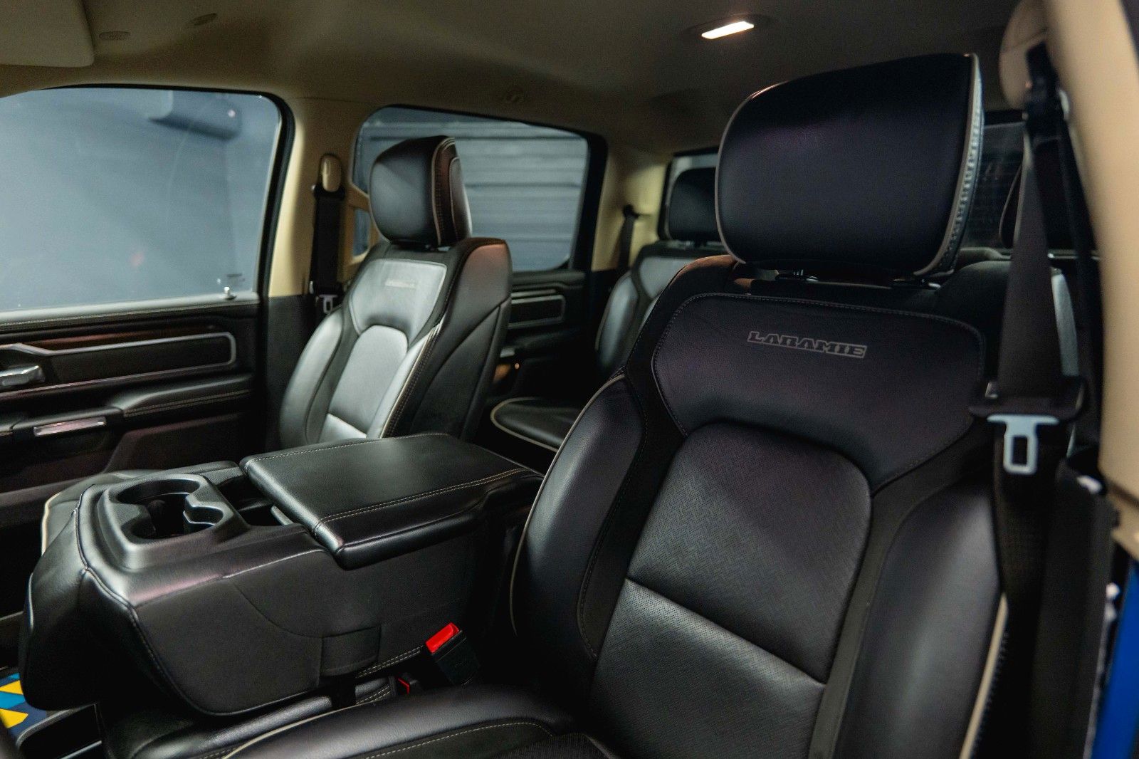 Fahrzeugabbildung Dodge RAM 5.7 V8 HEMI 4x4 LARAMIE Offroad Night LED