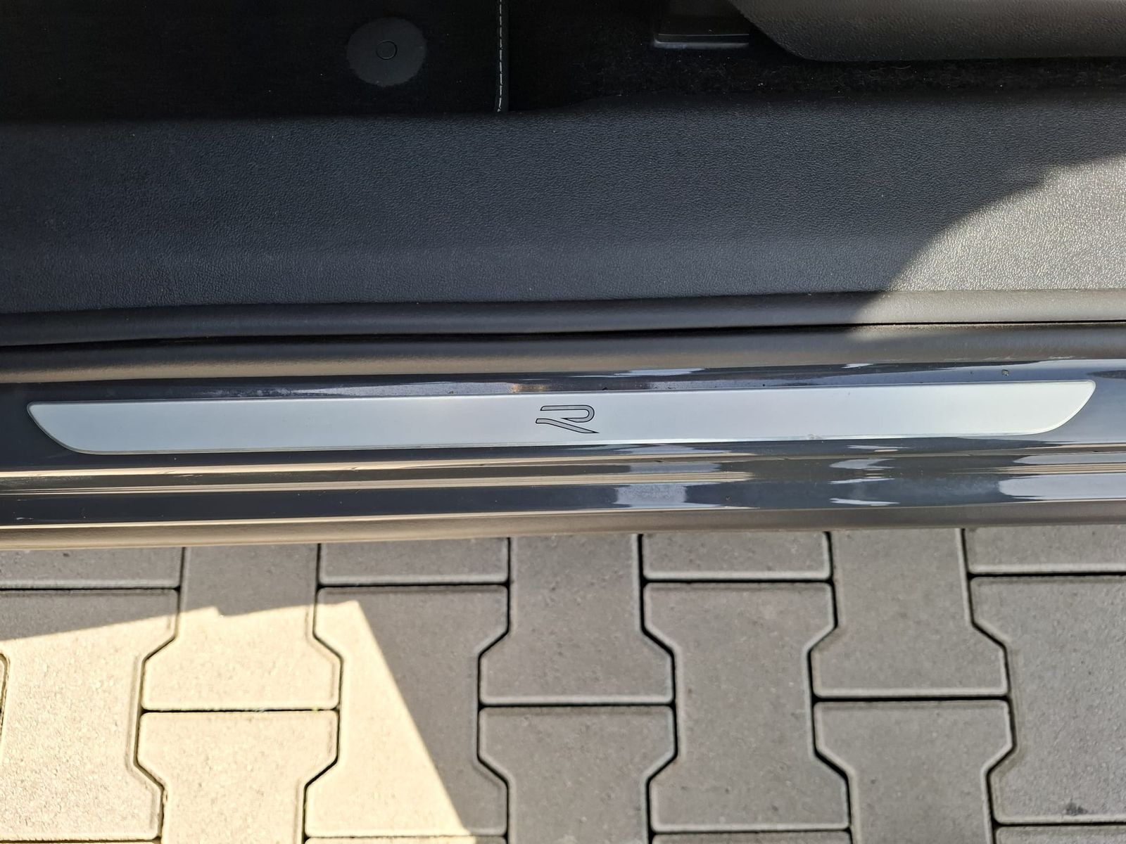 Fahrzeugabbildung Volkswagen Tiguan 2.0 TDI R-Line 4M Pano*Black*Matrix*AHK