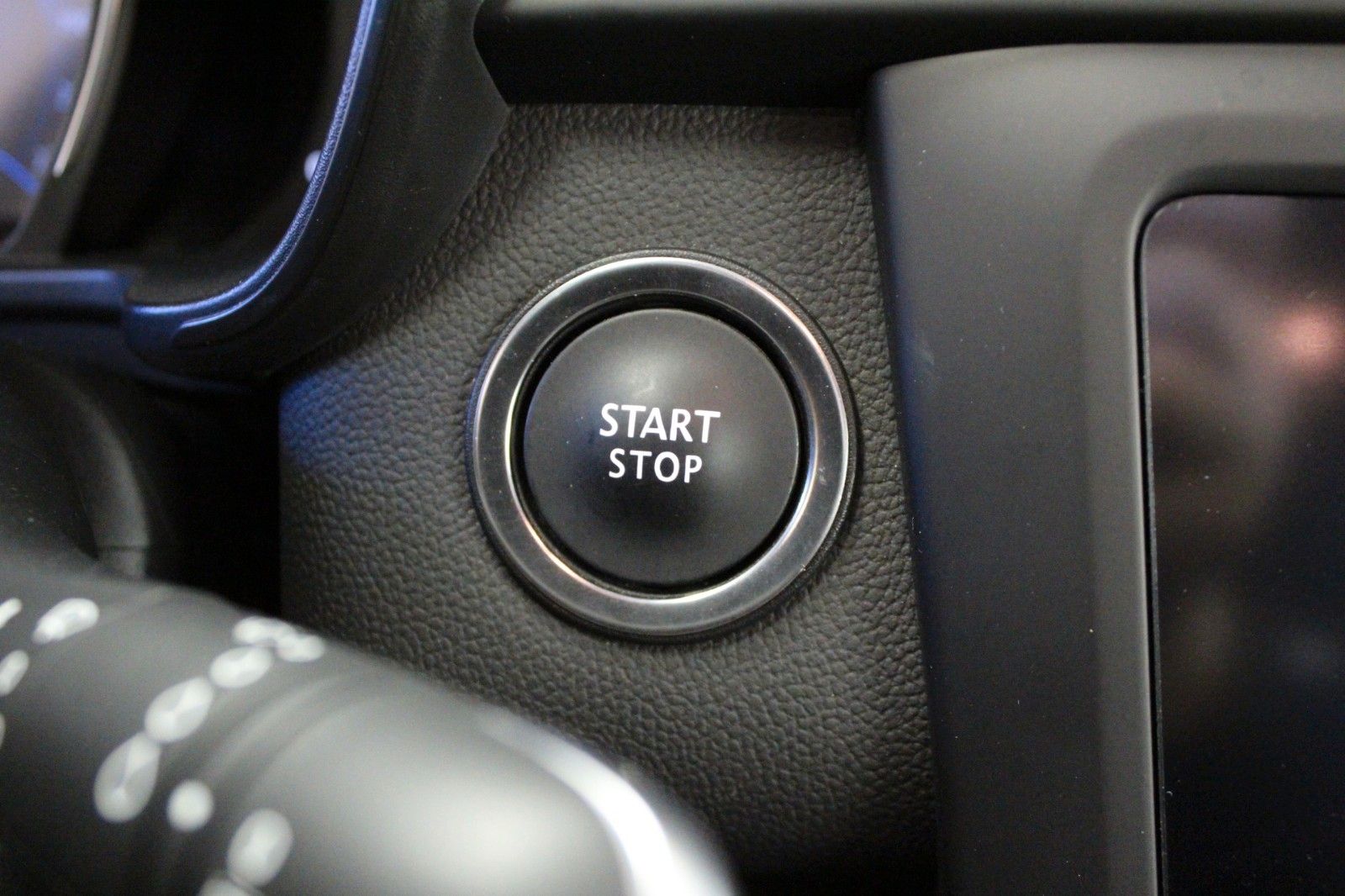 Fahrzeugabbildung Renault Kadjar TCe 140 EDC R-Link*Sitzhzg*AHK