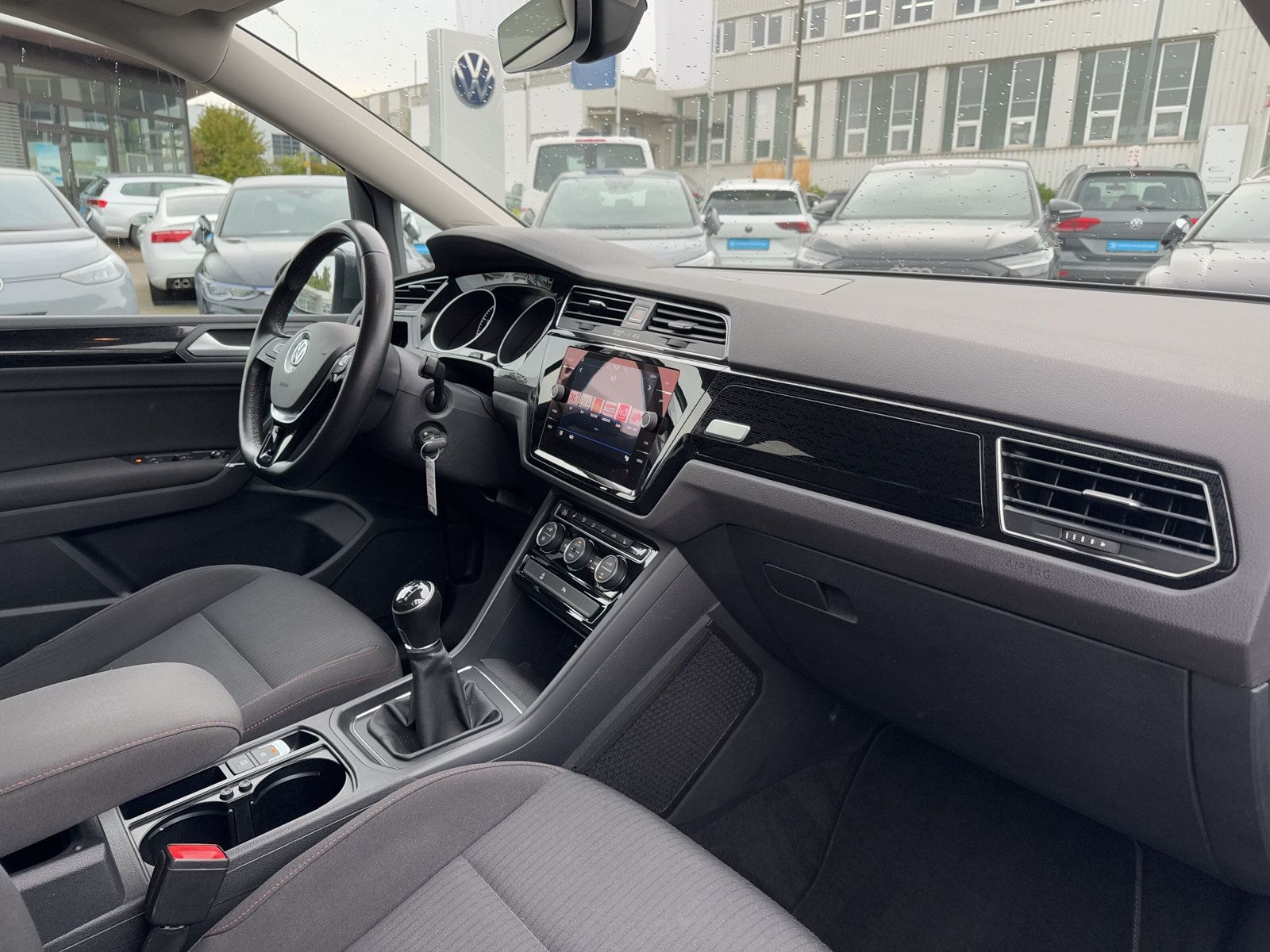 Fahrzeugabbildung Volkswagen Touran 1.2 TSI Sound 7-Sitzer LED APP