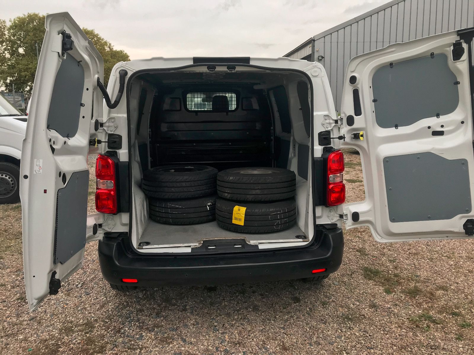 Fahrzeugabbildung Peugeot Expert Kasten Premium L2,Navi,SHZ,PDC,SHg