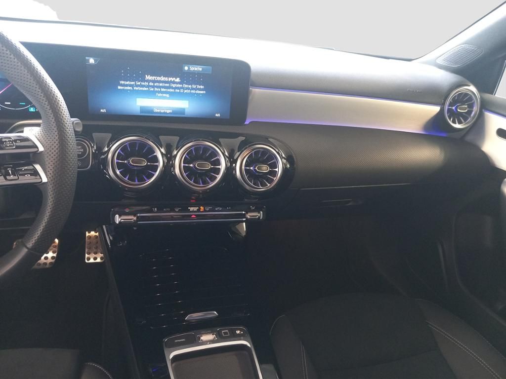 Fahrzeugabbildung Mercedes-Benz A 200 Kompaktlimousine AMG Line*Night Paket*LED