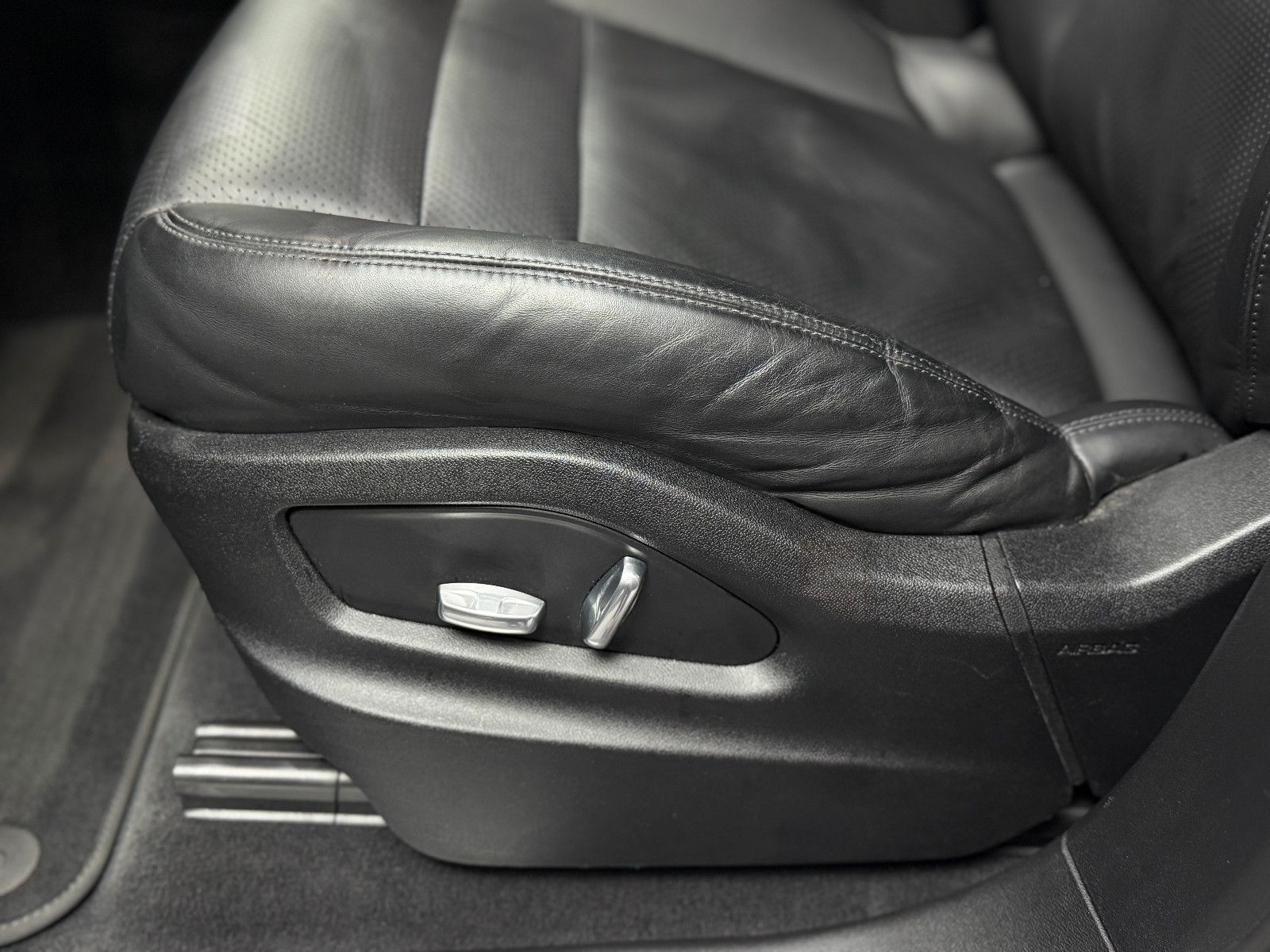 Fahrzeugabbildung Porsche Cayenne E-Hybrid|PANORAMA|SPORT-CHRONO|ACC
