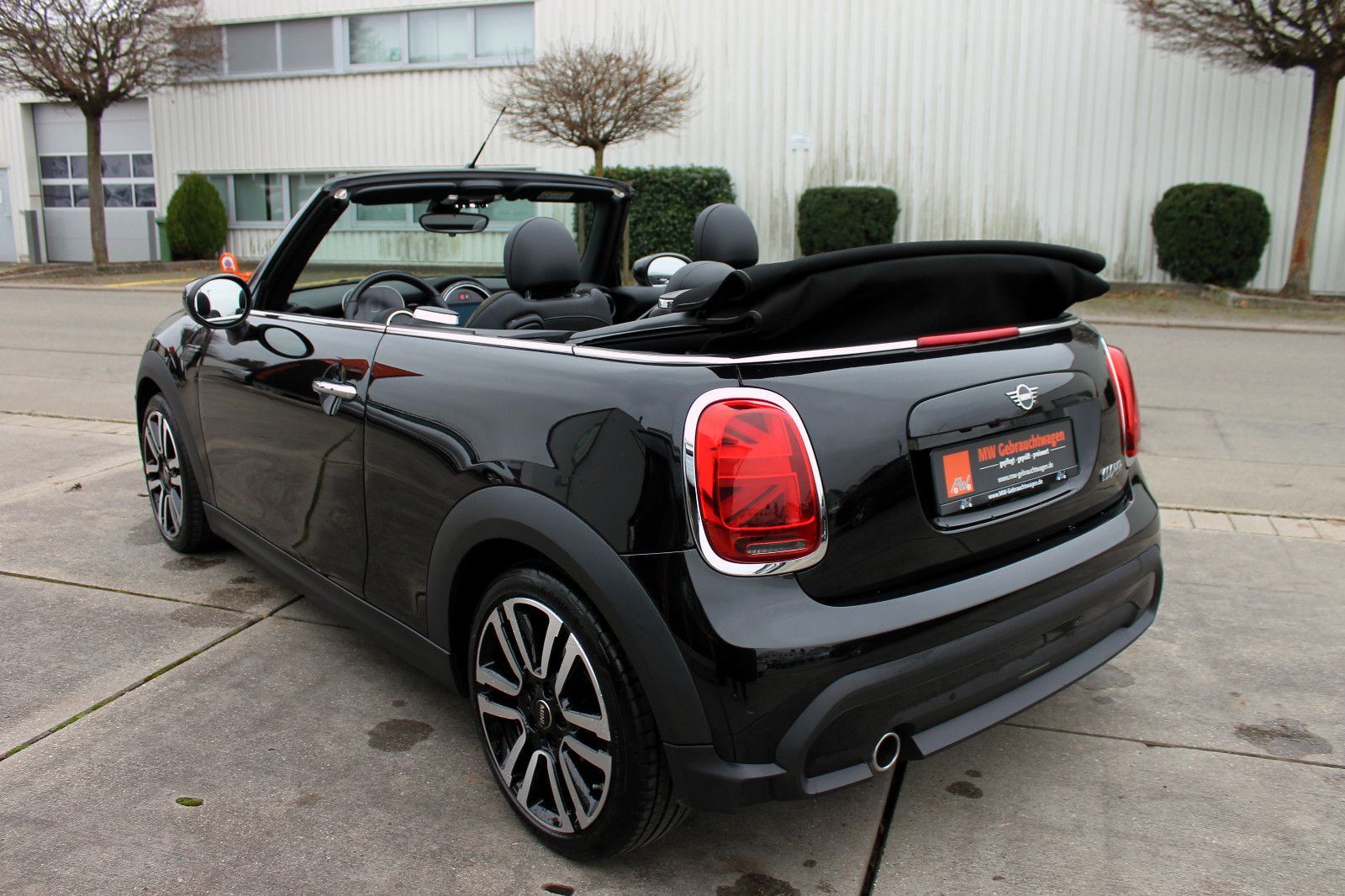 Fahrzeugabbildung MINI Cooper Cabrio Classic-Trim LED KAM PDC SHZ NAV