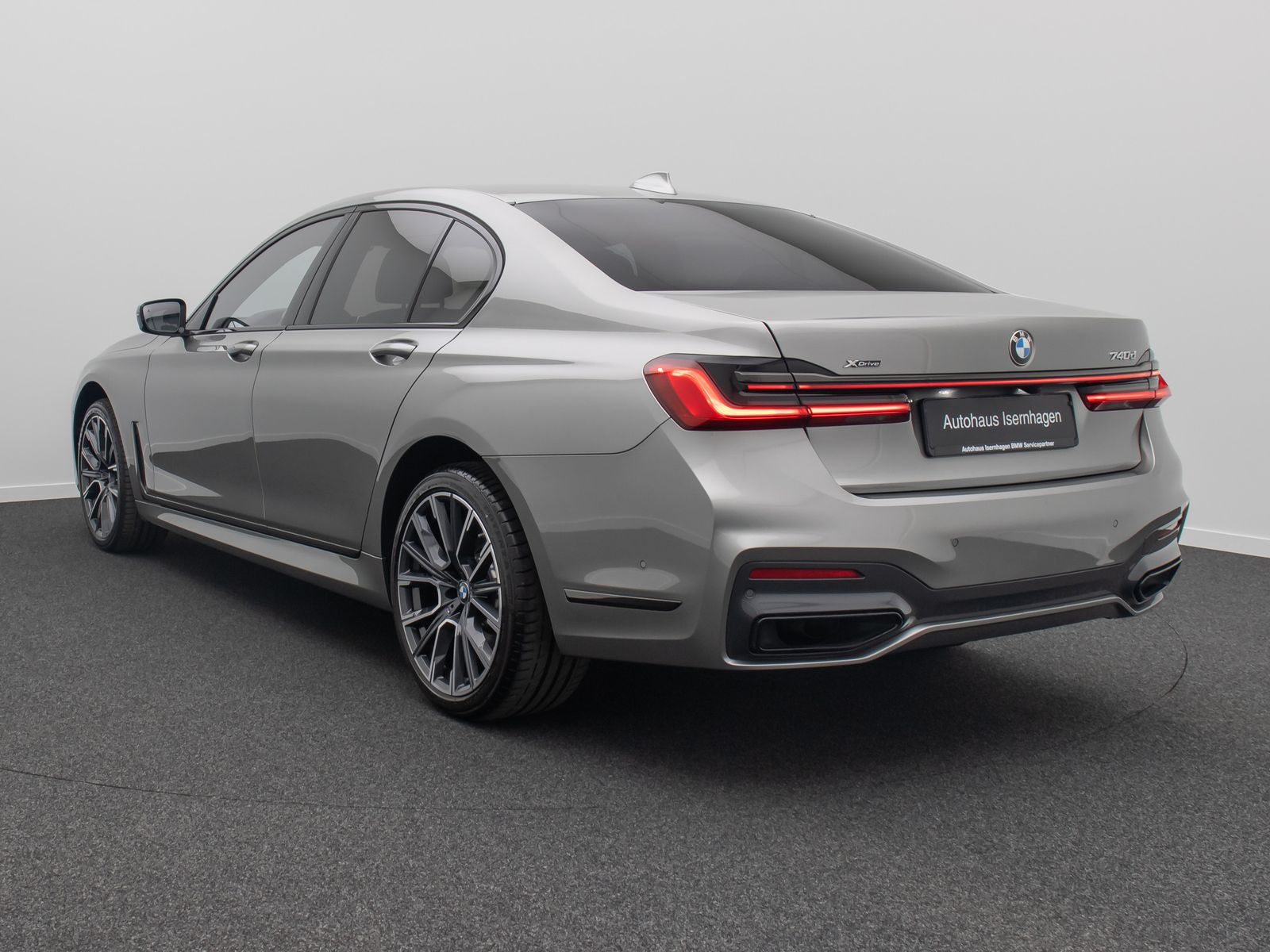 Fahrzeugabbildung BMW 740d xD M Sport 360°Laser HUD H/K SoftCl Massage