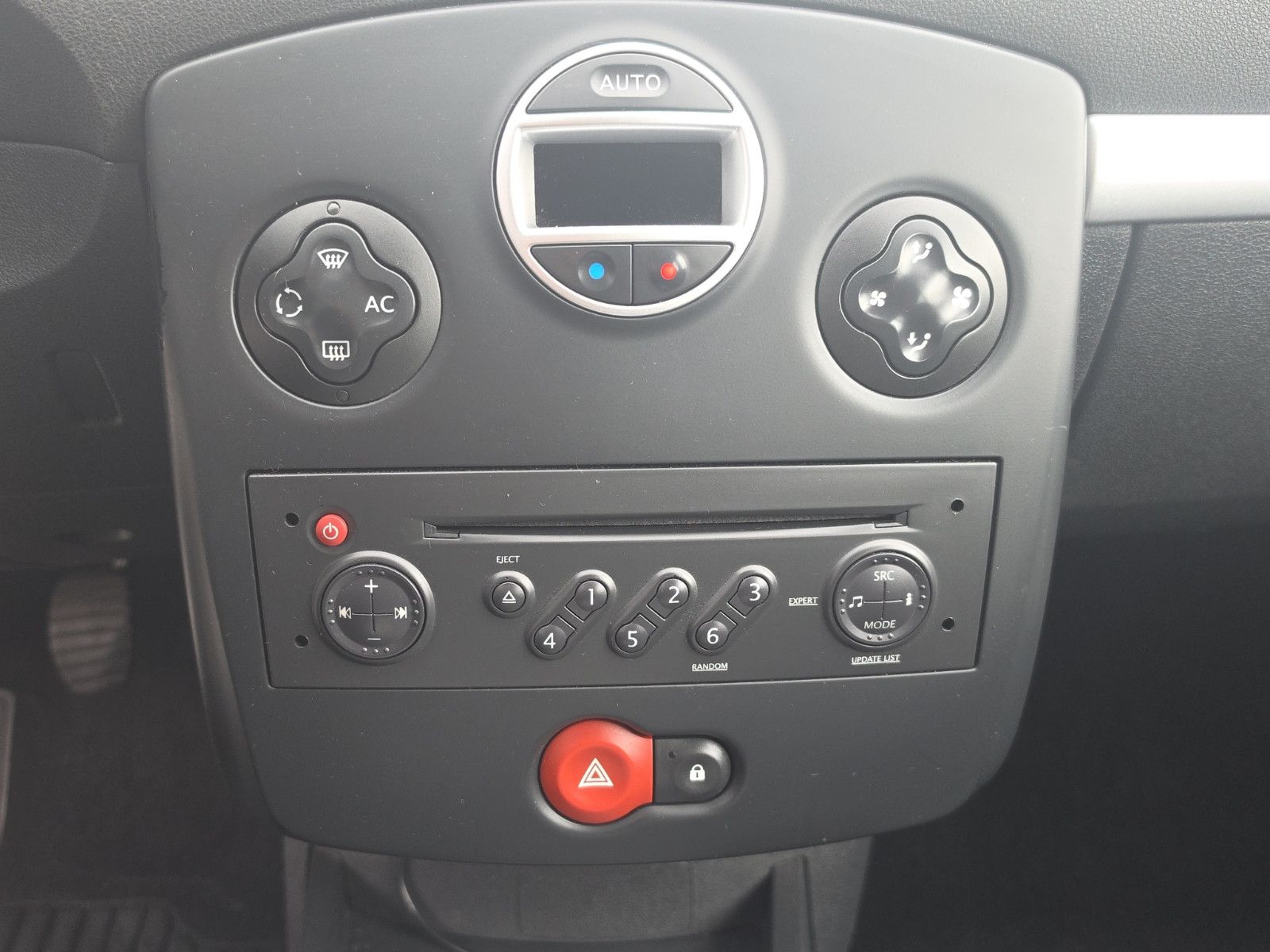 Fahrzeugabbildung Renault Clio Grandtour Edition Dynamique Tüv Service Neu