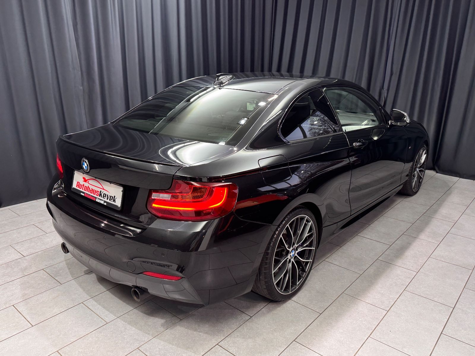 Fahrzeugabbildung BMW M240i Coupe xDrive|M-PERFORMANCE|1.HAND|