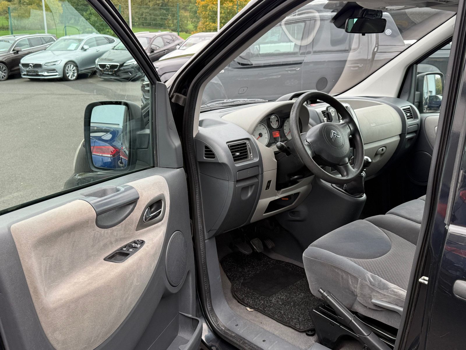 Fahrzeugabbildung Citroën Jumpy HDi 125 FAP Confort L2 9-Sitzer AHK PDC