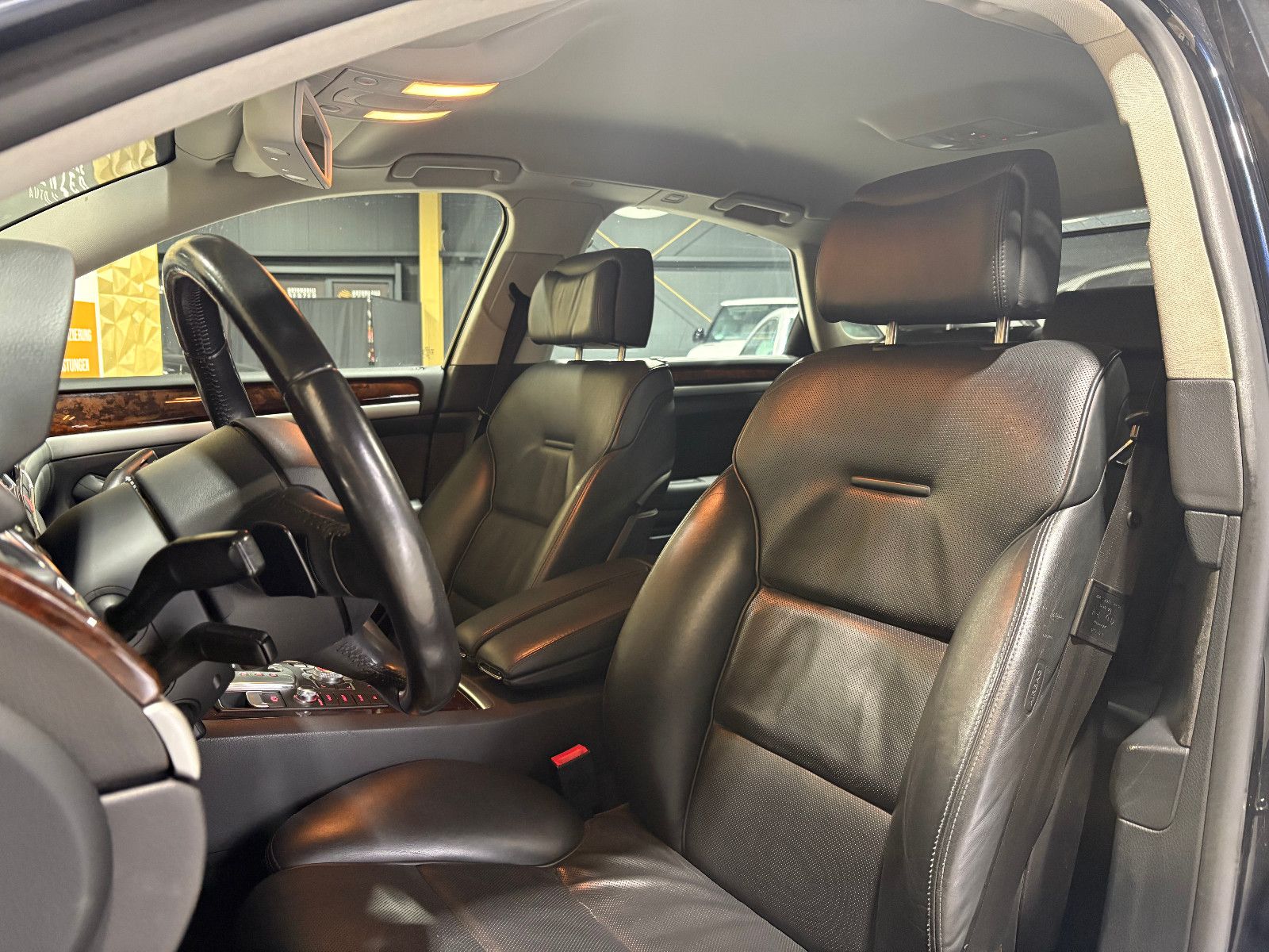 Fahrzeugabbildung Audi A8 3.2 FSI quattro/XENON/NAVI/PDC/LEDER/AUTOMATI