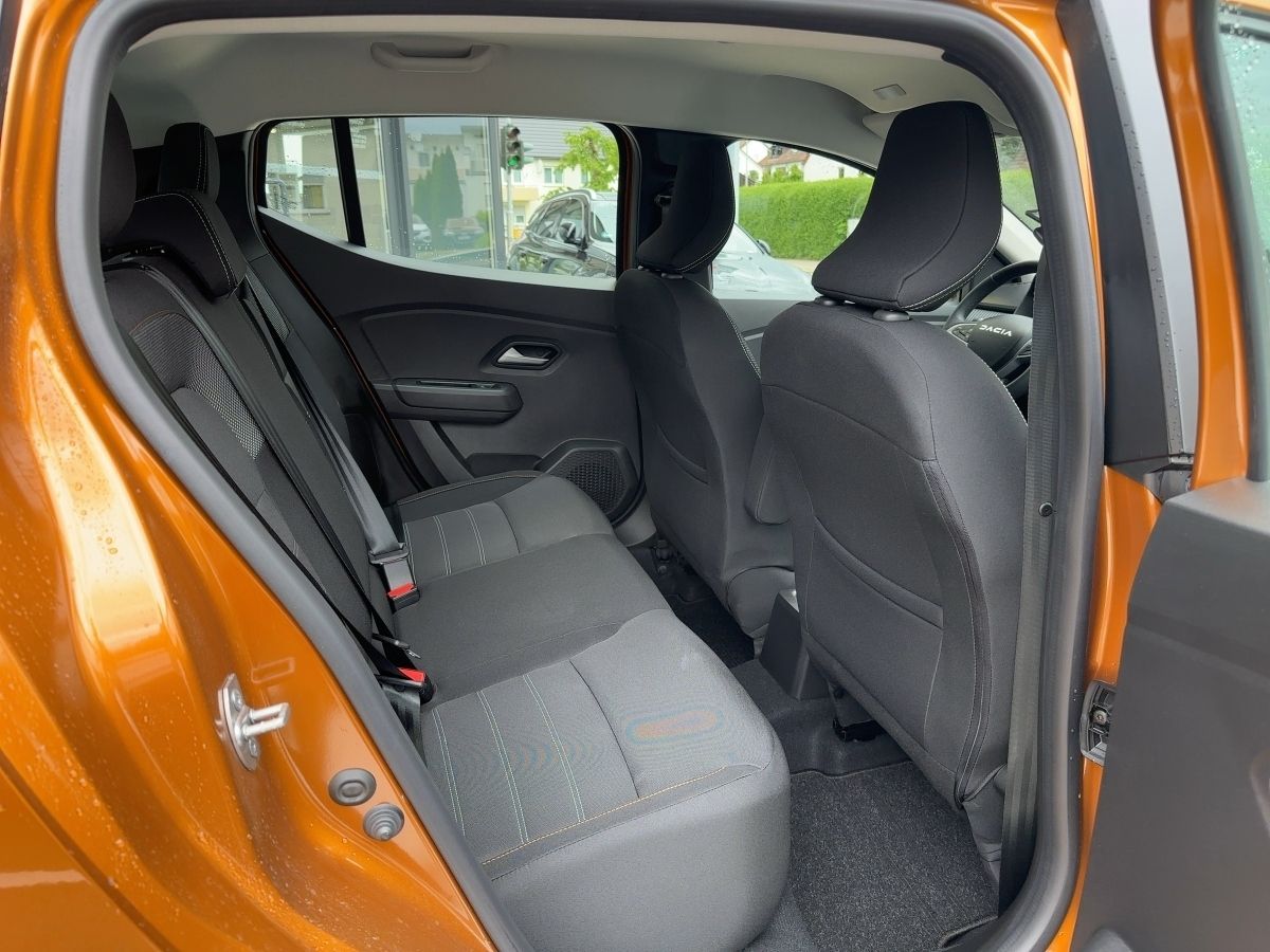 Fahrzeugabbildung Dacia Sandero Stepway Expression TCe90 Navi Kamera SHZ