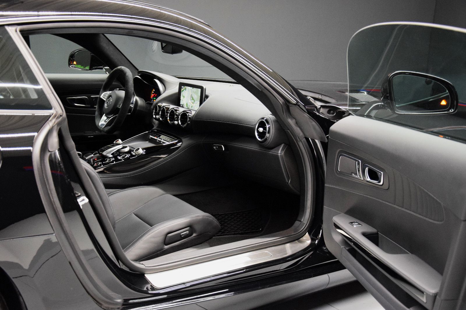 Fahrzeugabbildung Mercedes-Benz AMG GT S Pano Burmester Performance-Sitze 2.Hand