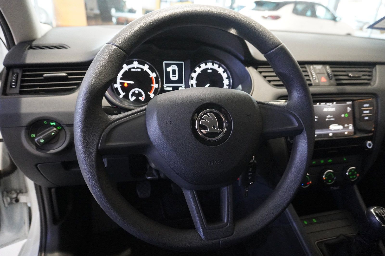 Fahrzeugabbildung SKODA Octavia COMBI 1.0 TSI ACTIVE LED/SHZ/PDC/DAB+